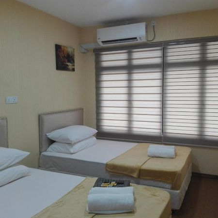 โอโย 881 บินตัง สแควร์ โฮเต็ล Hotel กุบังเกอริง ภายนอก รูปภาพ