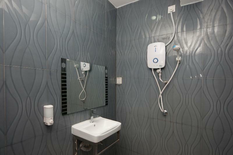 โอโย 881 บินตัง สแควร์ โฮเต็ล Hotel กุบังเกอริง ภายนอก รูปภาพ