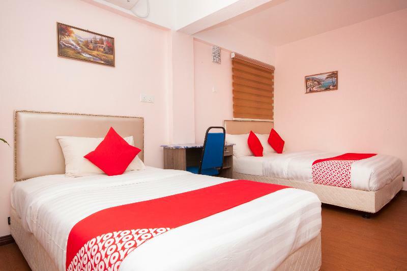 โอโย 881 บินตัง สแควร์ โฮเต็ล Hotel กุบังเกอริง ภายนอก รูปภาพ