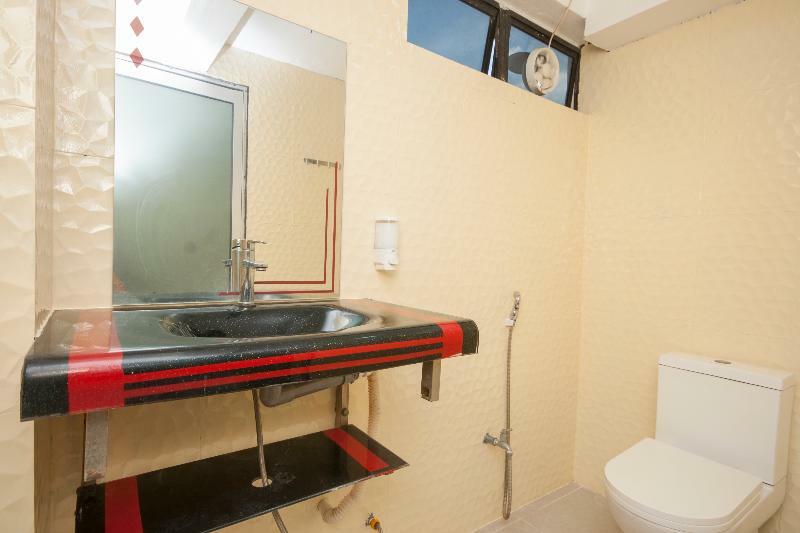 โอโย 881 บินตัง สแควร์ โฮเต็ล Hotel กุบังเกอริง ภายนอก รูปภาพ